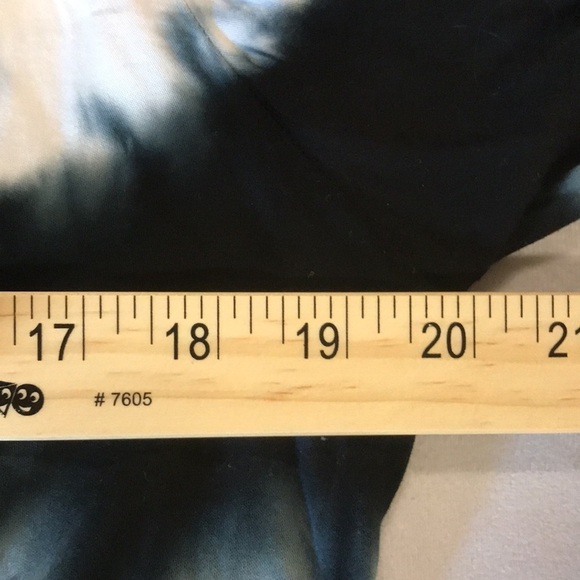 Young fabulous and broke women’s faux wrap open front tie-dye blouse size M - Picture 8 of 9